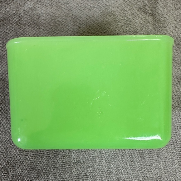 VINTAGE Jadeite Refrigerator Dish with Glass Lid - Picture 5 of 16